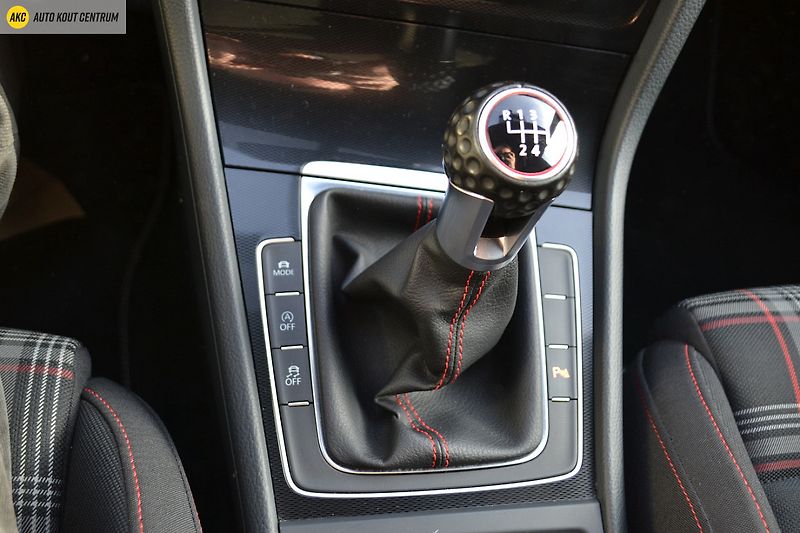Volkswagen Golf VII    2.0TSI -162KW   GTI - fotka 21 z 39