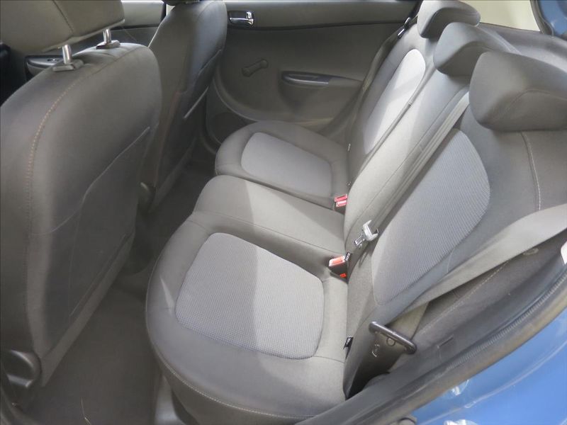 Hyundai i20 1,3  i - fotka 12 z 17