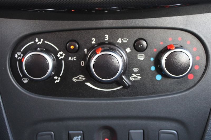 Dacia Sandero 0,9 TCe  NOVÉ V ČR,STEPWAY - fotka 14 z 26