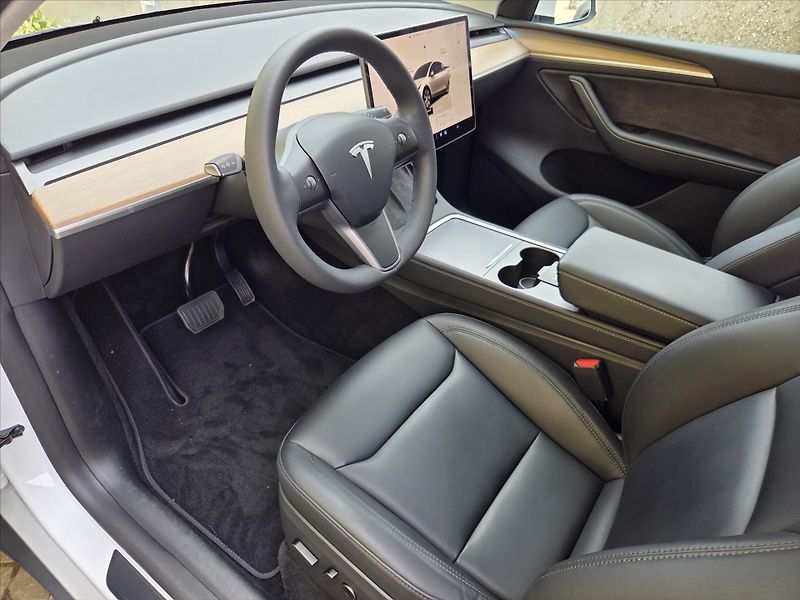 Tesla Model Y LR 4x4 Tažné z. SoH 91% 1.maj - fotka 10 z 22