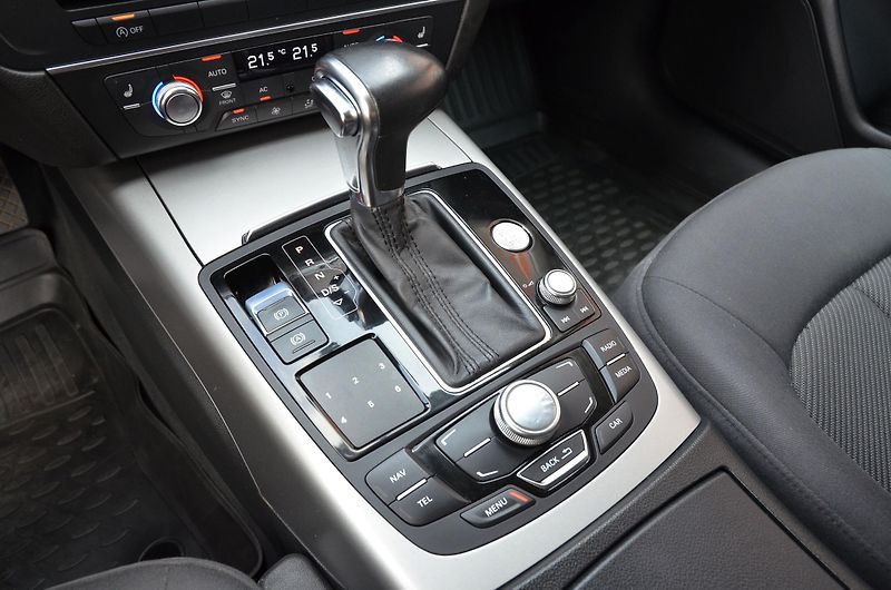 Audi A6 (2013) Avant 3.0 TDi 150kW AT / XENON - fotka 29 z 42