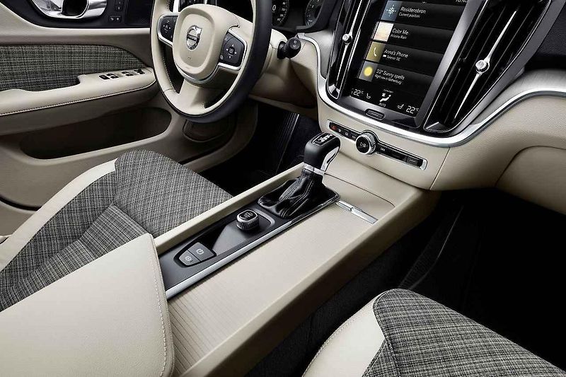 Volvo V60.