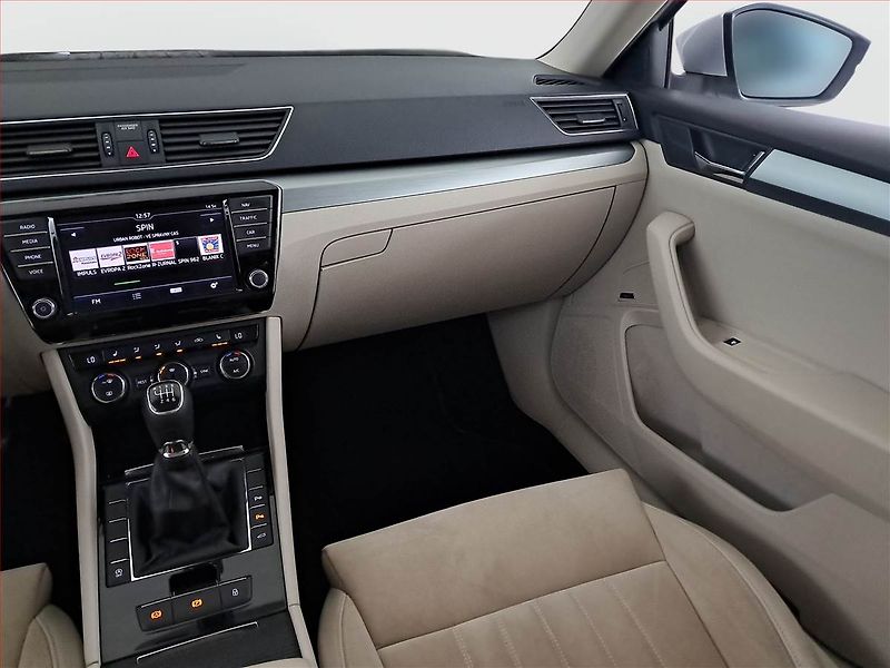 Škoda Superb (2015) Style 2.0 TDI, Kůže, Navi - fotka 8 z 19