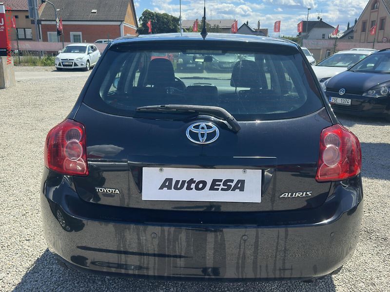 Toyota Auris (2010) 1.3 VVT- i, ČR, AC, park - fotka 5 z 14