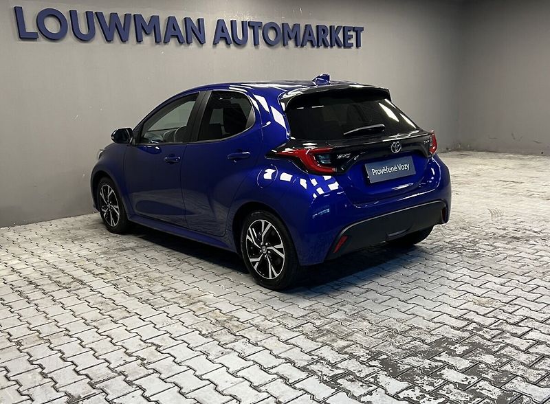 Toyota Yaris 1.5 Hybrid AT STYLE - fotka 15 z 16