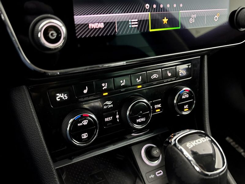 Škoda Superb Ambition DSG - fotka 19 z 28