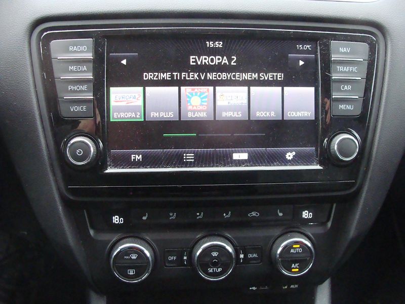 Škoda Octavia 2.0 TDi, 135 kW, RS, klima - fotka 17 z 26