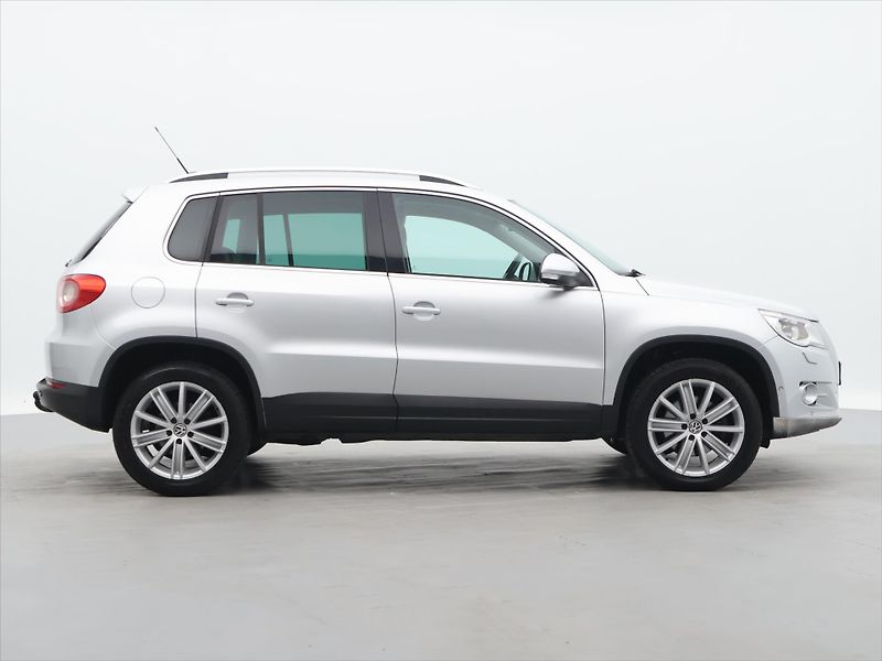 Volkswagen Tiguan 2,0 103KW KŮŽE DSG 4MOTION ALU - fotka 7 z 28