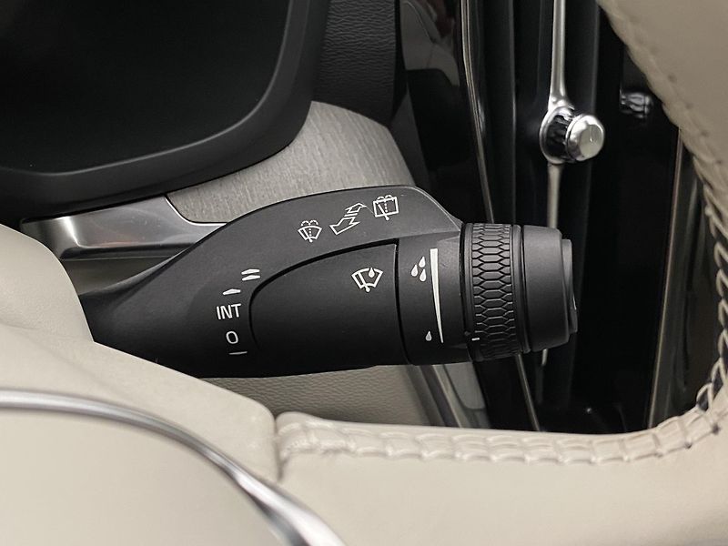 Volvo V60 B4 DARK PLUS AUT CZ - fotka 22 z 51