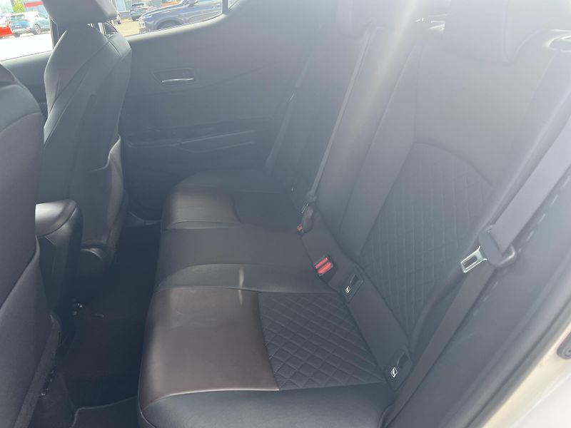 Toyota C-HR (2018) 1.8 VVT-i E-CVT - fotka 24 z 39