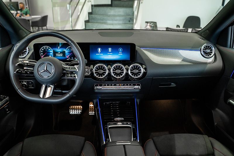 Mercedes-Benz GLA (2025) 200 d 4M/AMGPREMIUM/360/DIS/ES - fotka 12 z 20