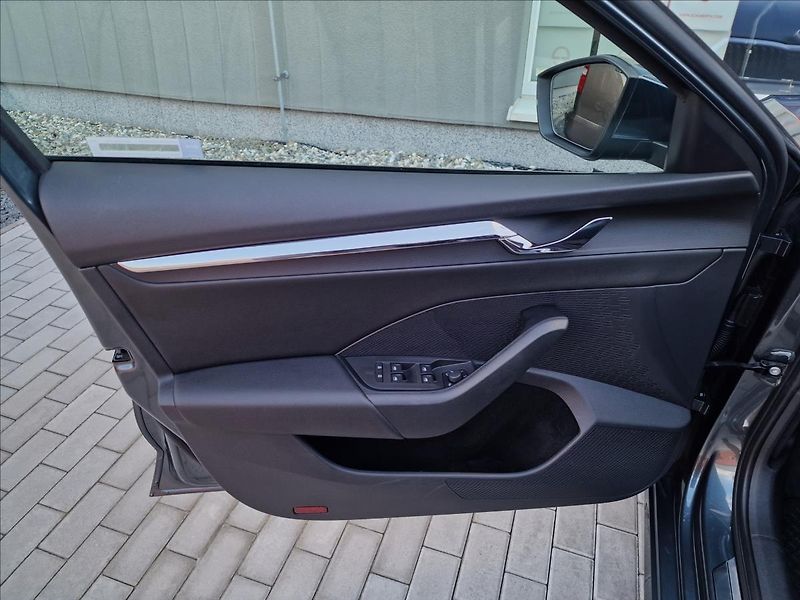 Škoda Octavia 2.0 TDI DSG Style Combi,1.Maj - fotka 39 z 50