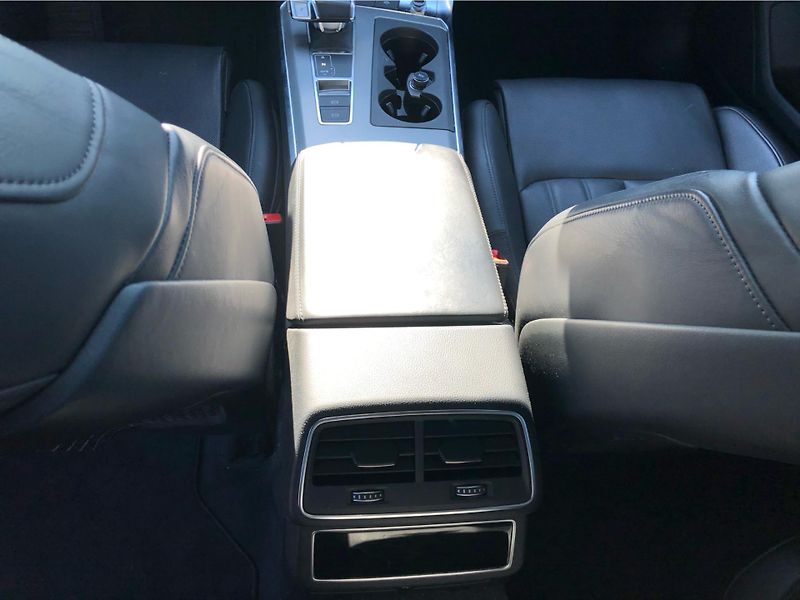 Audi A6 Avant 3,0 TDI Quattro - fotka 23 z 30