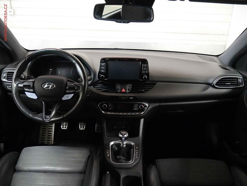 Hyundai i30 (2018) 2.0T-GDi, 1.maj, LED, navi - fotka 8 z 20