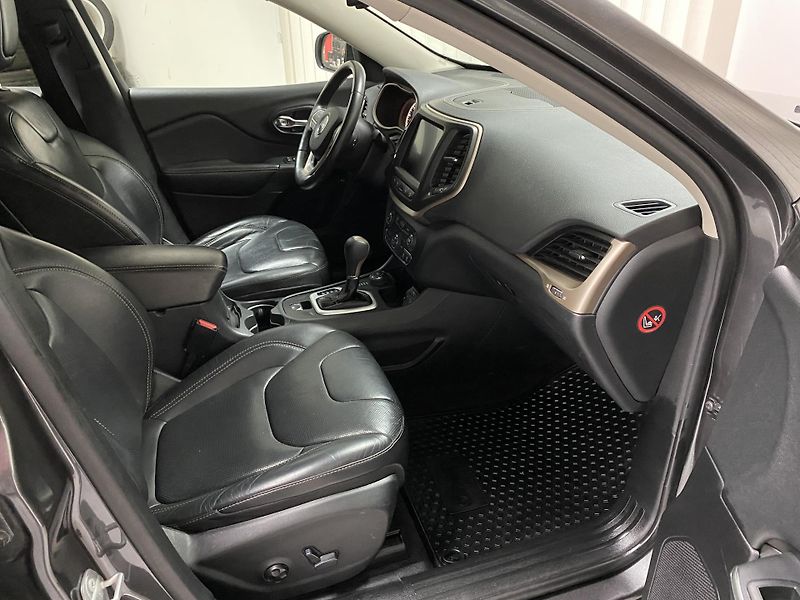 Jeep Cherokee 2.2 M-JET,A/T,4x4,1.MAJ.TZ - fotka 13 z 31