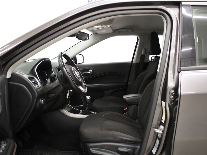 Jeep Compass 1,6 MultiJet 88kW VÝPRODEJ! - fotka 6 z 18