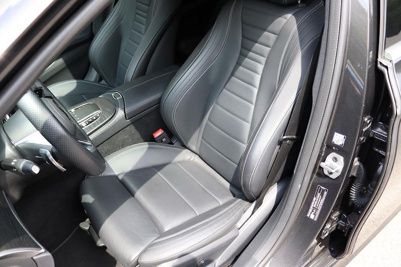 Mercedes-Benz Třídy E E 300D 4MATIC KOMBI AMG 195kW - fotka 23 z 50