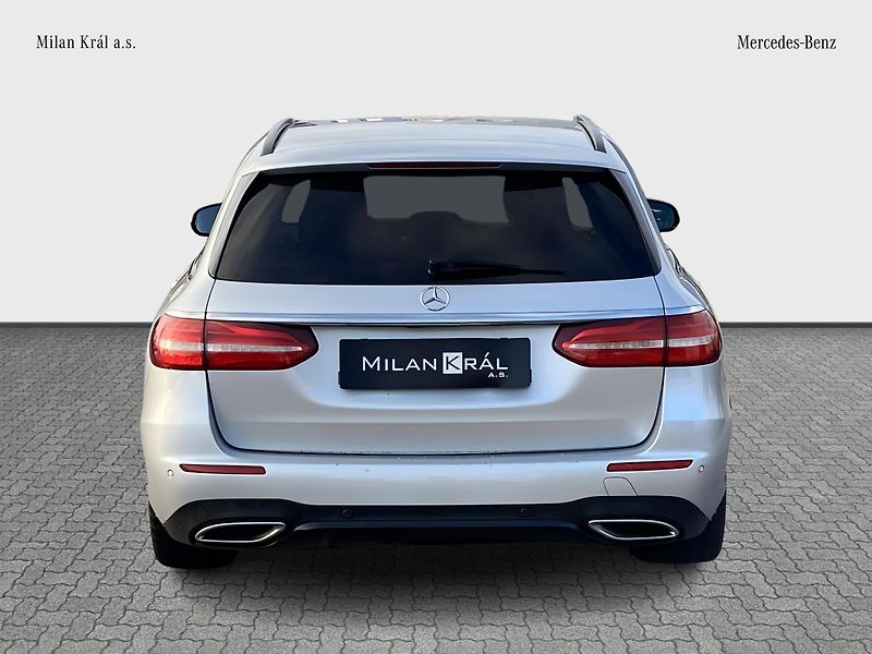 Mercedes-Benz Třídy E E 220d 4MATIC AMG - fotka 4 z 28