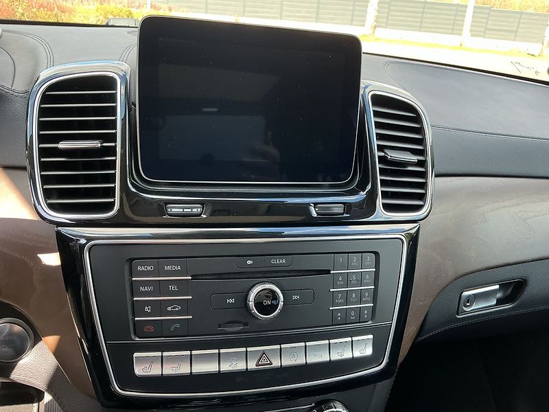 Mercedes-Benz GLS 350 d AMG 4MATIC - fotka 17 z 29