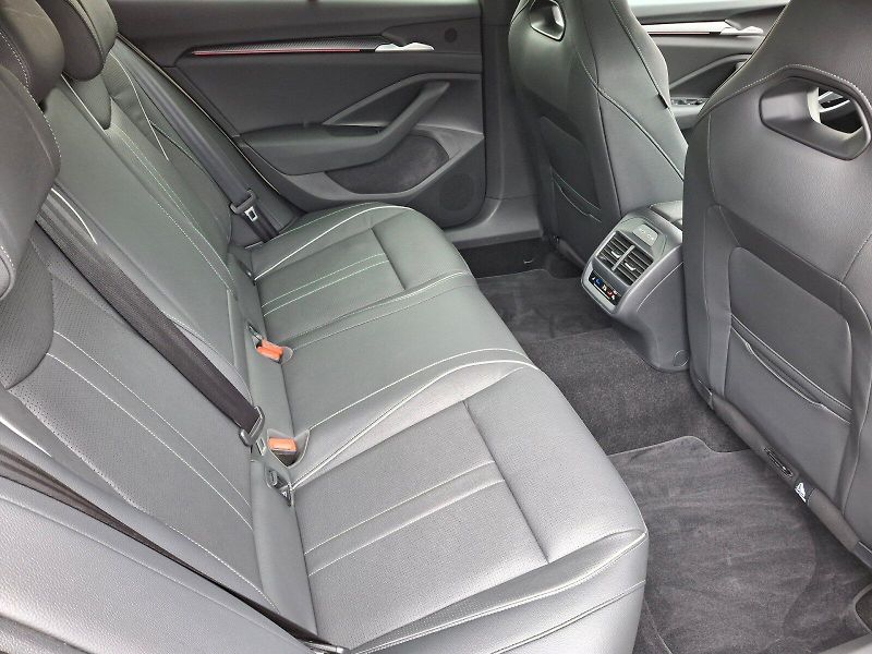Škoda Superb (2025) Combi iV SportLine DSG 1,5TSi - fotka 13 z 35
