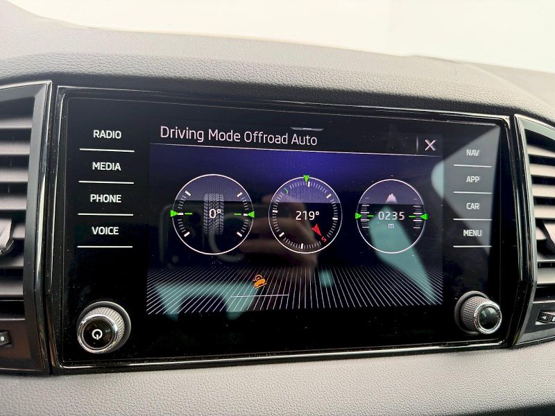 Škoda Karoq (2023) 2.0 TSI 140kW DSG SportLine - fotka 20 z 35