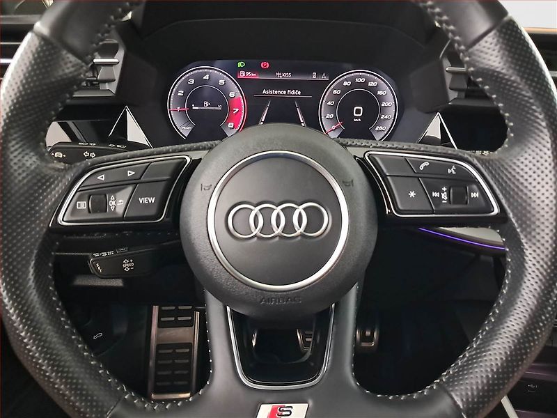 Audi A3 (2020) S-Line 30 TFSI - fotka 18 z 21