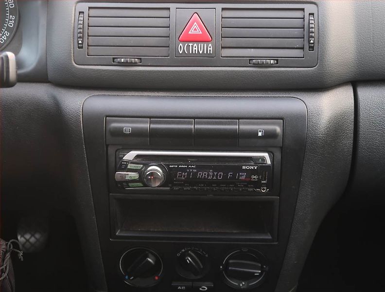 Škoda Octavia (2007) 1.6, po STK, za skvělou cenu - fotka 12 z 16
