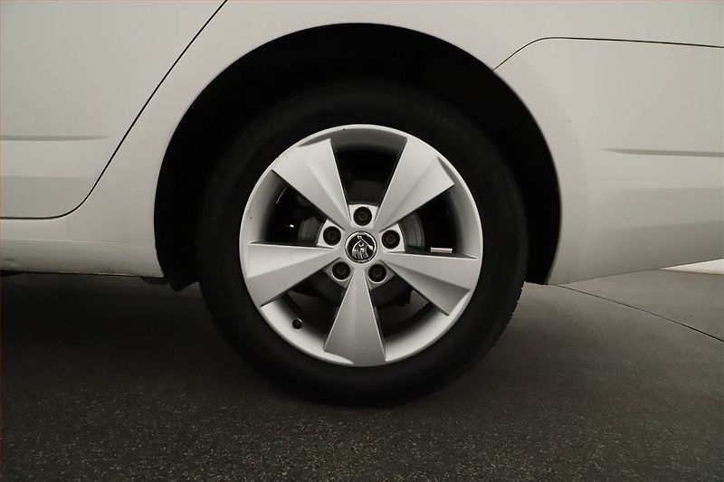 Škoda Octavia (2014) 1.6 TDI, Tempomat - fotka 18 z 18