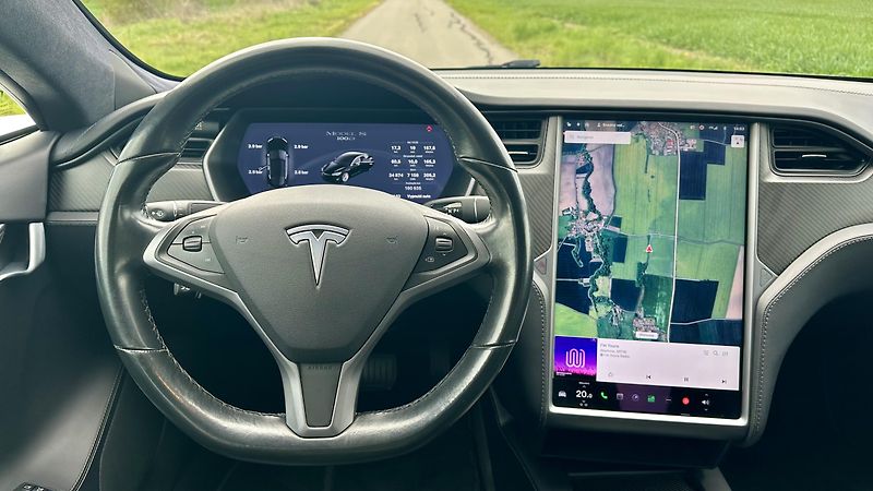 Tesla Model S (2018) - fotka 10 z 26
