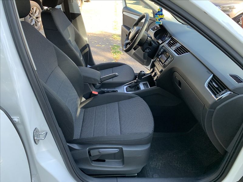 Škoda Octavia 1,6 TDI DSG, ČR - fotka 14 z 17