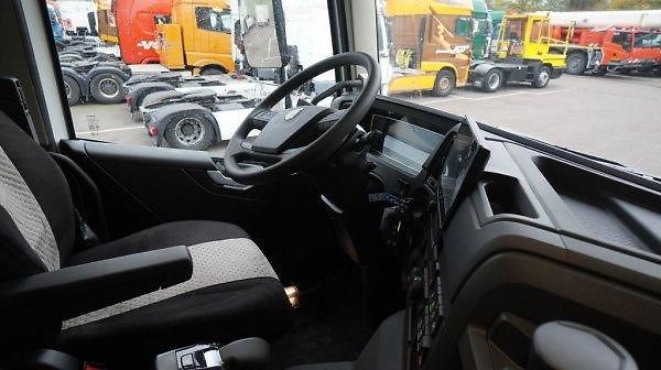 Volvo (2025) NOVÝ - Eur6 sklápěč 8x6 - fotka 10 z 10
