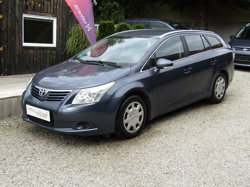 Toyota Avensis (2010) 1.6 16V  97kW  ZIMNÍ PNEU - fotka 1 z 37