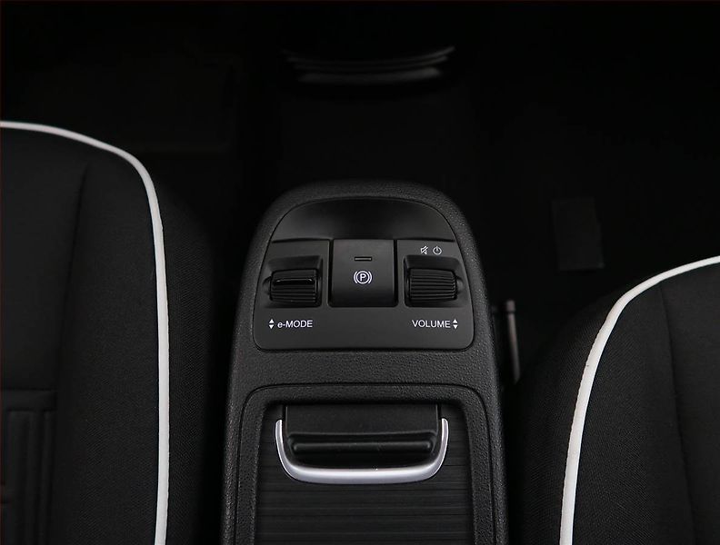 Fiat 500e (2023) 42 kWh, SoH 95%, digi klima - fotka 15 z 21