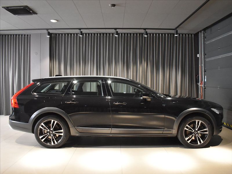 Volvo V90 2,0 CC D5 PRO Bezklíč,Tažný - fotka 3 z 26