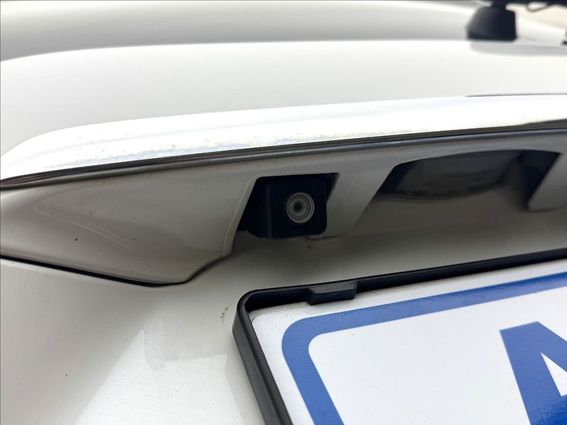 Mitsubishi Outlander 2,2 4WD AUTOMAT VÝHŘEV KAMERA - fotka 33 z 34