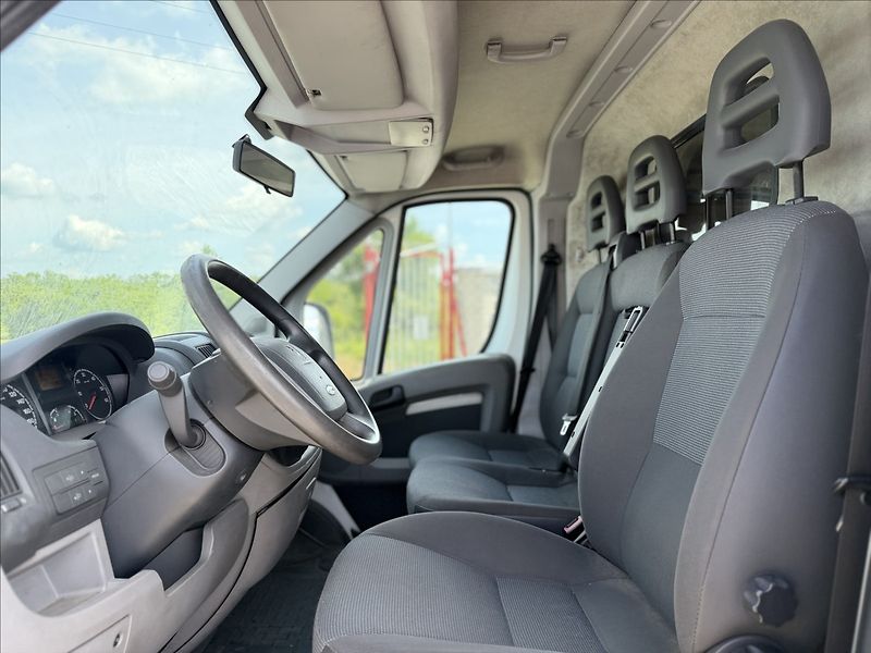 Peugeot Boxer 2,2 184tKm PO SERVISE - fotka 9 z 22