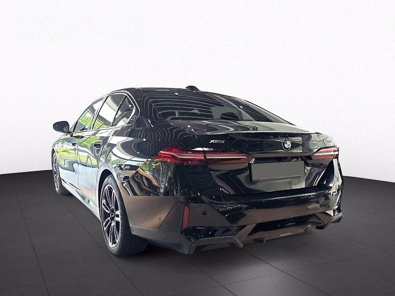 BMW Řada 5 520d xDrive M-Sport ACC H/K - fotka 5 z 12