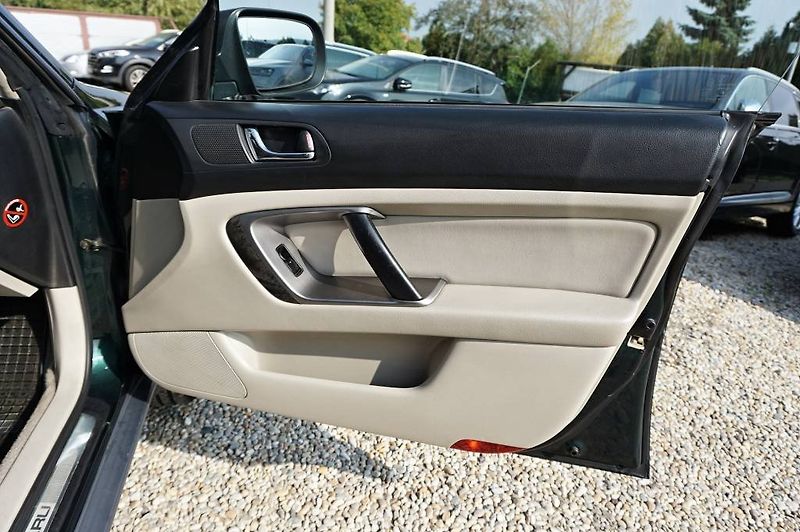 Subaru Outback (2004) 3,0R  H6 180 kW - fotka 14 z 52