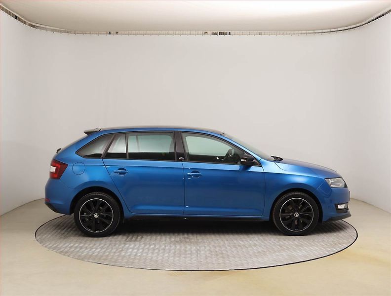 Škoda Rapid (2017) Spaceback 1.0 TSI, Xenony - fotka 6 z 22