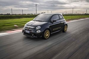 Abarth 695 v edici 75° Anniversario