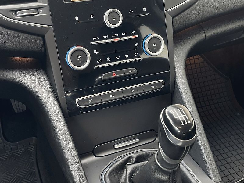 Renault Talisman (2017) Grandtour INTENS 1,6dCi 130k - fotka 14 z 27
