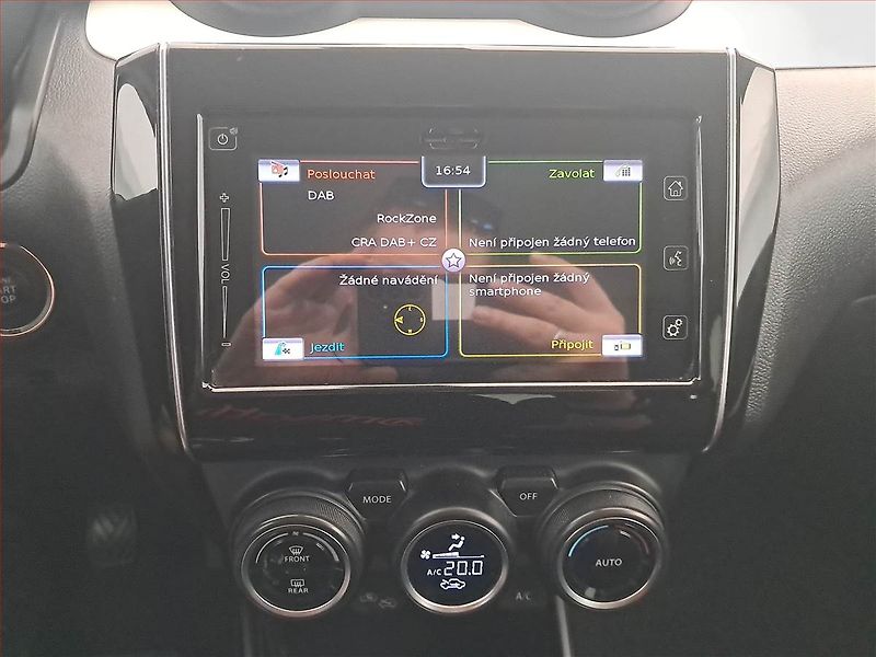 Suzuki Swift (2018) 1.0 BoosterJet SHVS - fotka 12 z 17