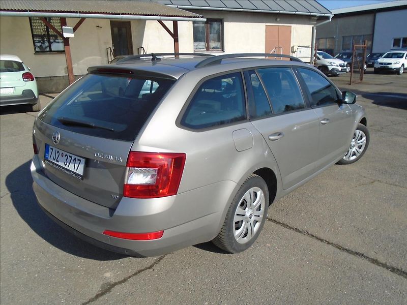 Škoda Octavia 1,6 - fotka 4 z 27