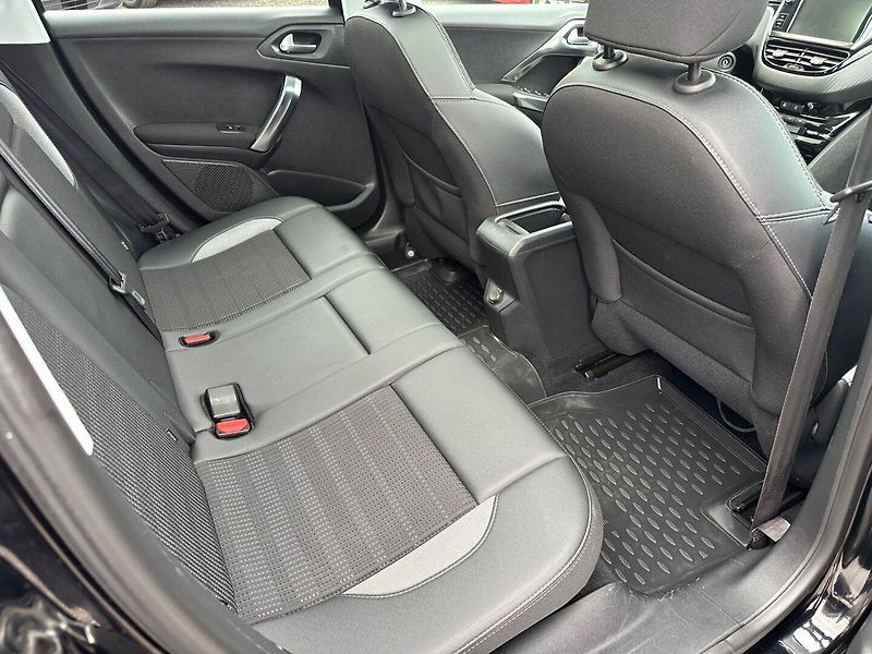 Peugeot 2008 (2017) 1.6Hdi 88kw Allure - fotka 14 z 24