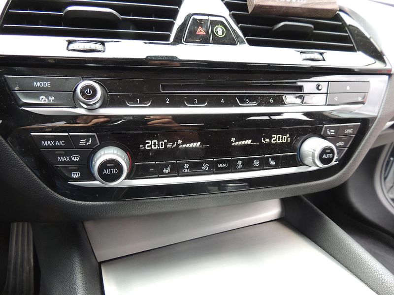BMW Řada 5 (2017) 520D,Sportline.1.maj,Koup.ČR, - fotka 21 z 44