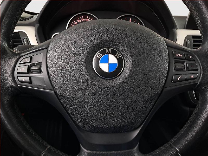 BMW Řada 3 (2013) 318 d, Serv.kniha, Tempomat - fotka 18 z 22