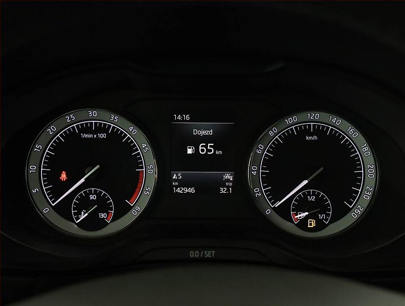 Škoda Karoq (2020) Style 1.6 TDI, Kůže, Navi - fotka 9 z 18