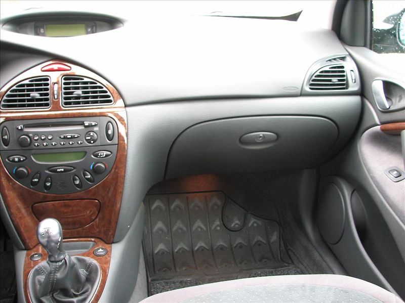 Citroën C5 2,0 16V HPI Xenony,Kůže  Exclu - fotka 37 z 54