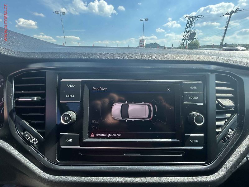 Volkswagen T-Roc (2019) 1.0TSi, ČR, AC, tažné - fotka 15 z 17