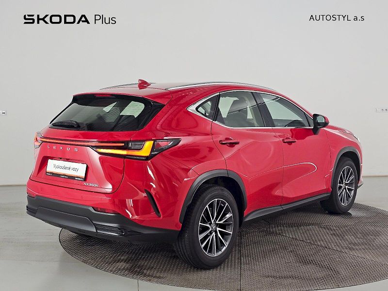 Lexus NX 350h (2023) 2.5HEV Comfort TOP - fotka 2 z 35